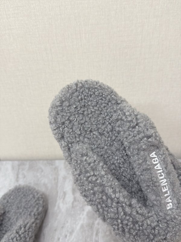 발렌시아가 테디 퍼플립플롭 001-286945