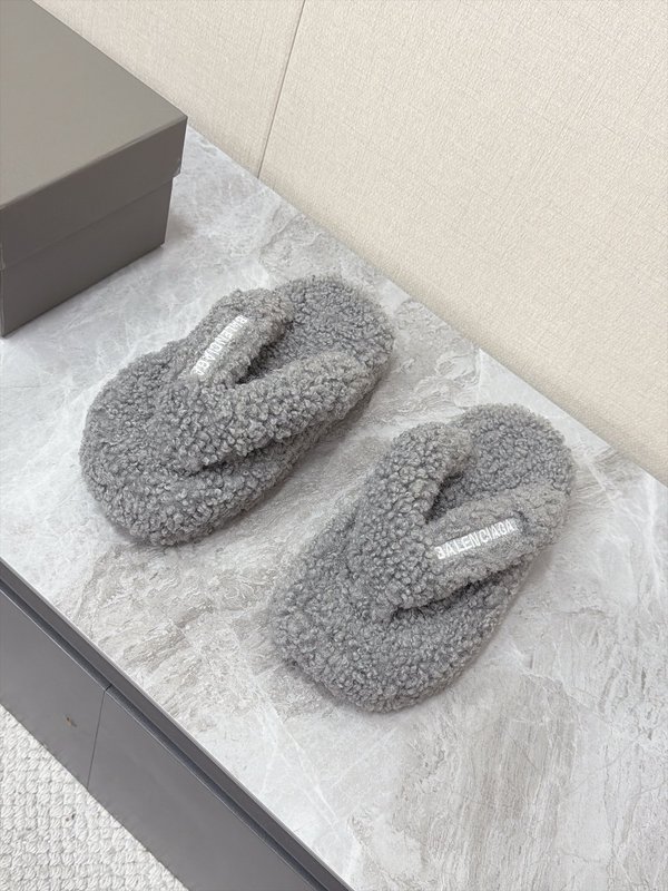 발렌시아가 테디 퍼플립플롭 001-286945