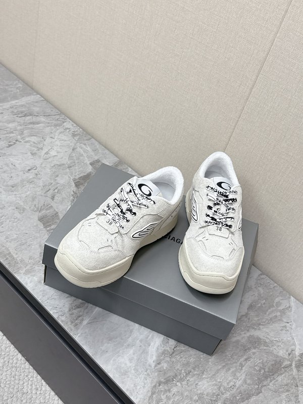 발렌시아가 햄프턴 운동화 001-286995