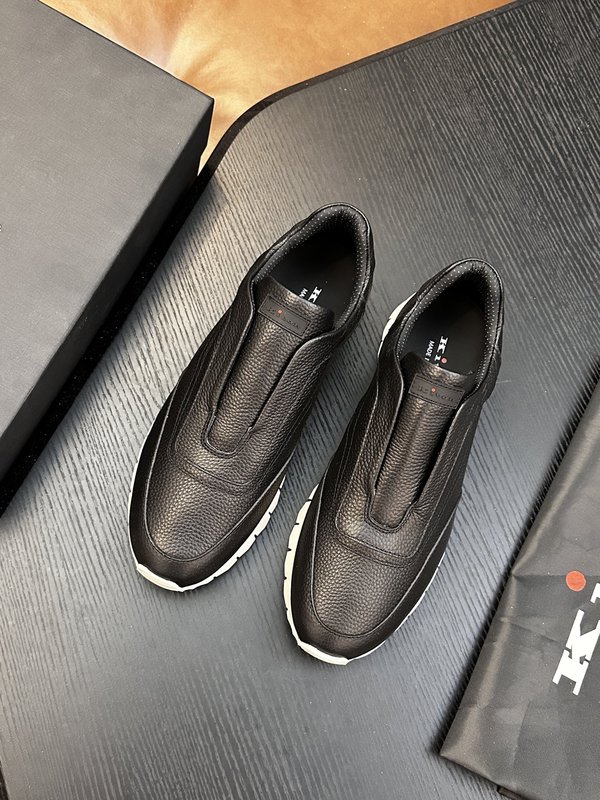 Kiton 남성 소가죽 운동화 001-287118