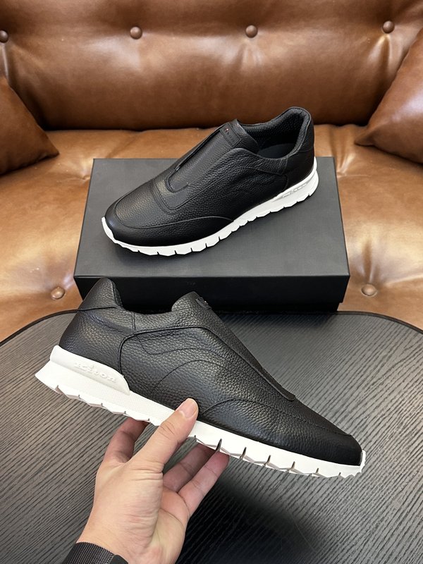 Kiton 남성 소가죽 운동화 001-287118