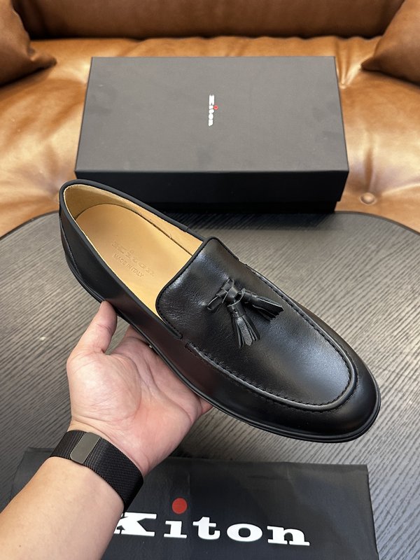 Kiton 남성 소가죽 운동화 001-287137