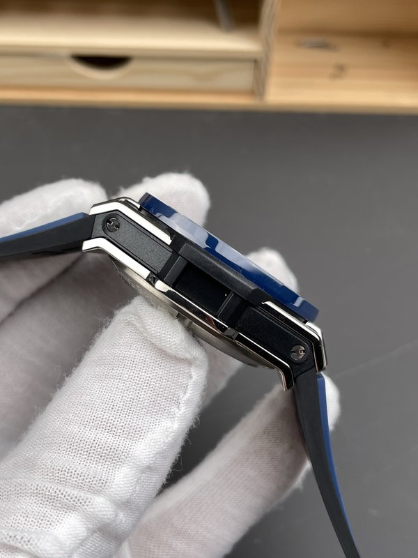 위블로 빅뱅 블루 세라믹 베젤 블루 다이얼 42mm 001-287248