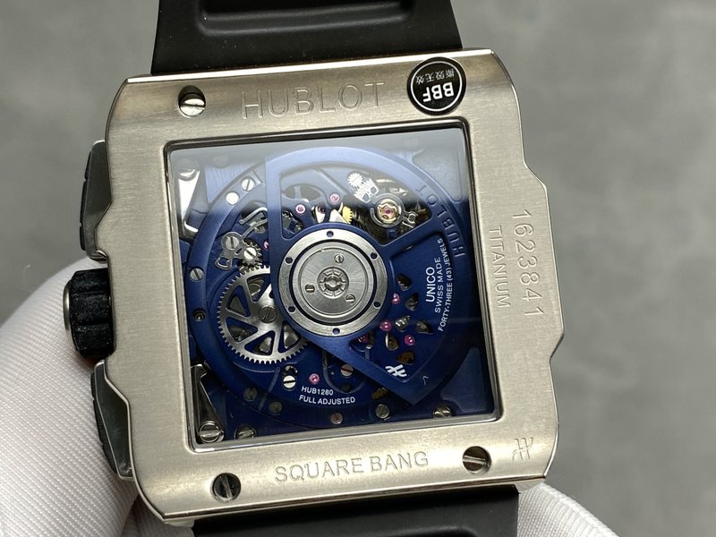 HUBLOT 스퀘어 뱅 유니코 오토매틱 시계 001-287254
